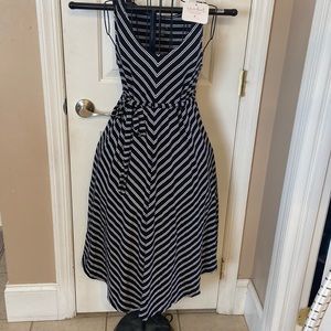 NWT ISABEL Maternity Size XS Black & White Striped Sleeveless Dress Waist Tie
